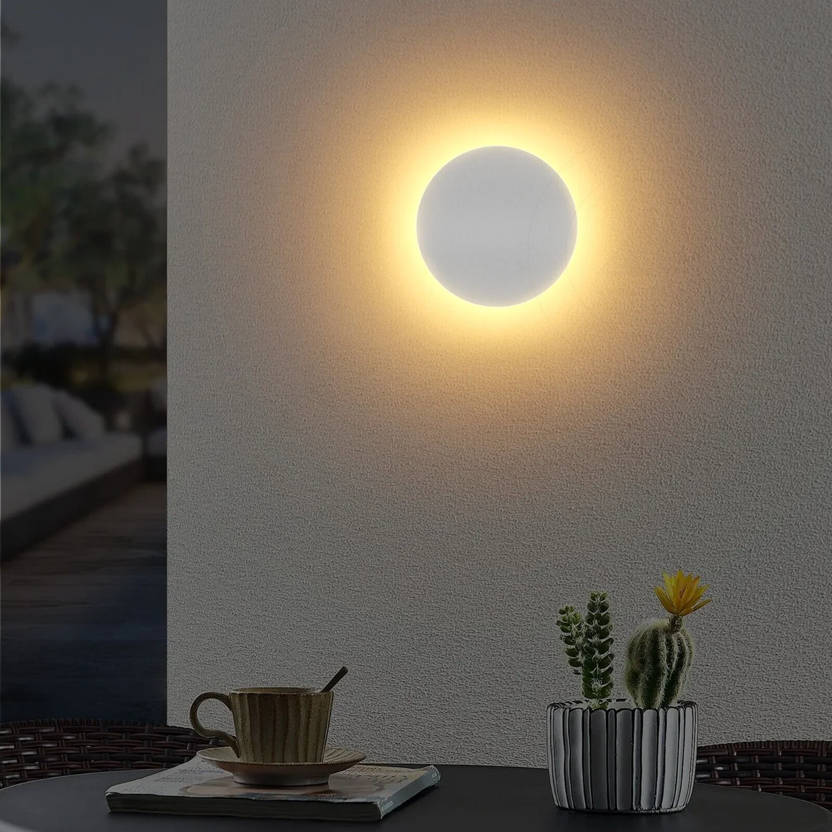 Modern LED wall light in matt white with round shape, warm white glow, suitable for indoor and outdoor use, 10W power