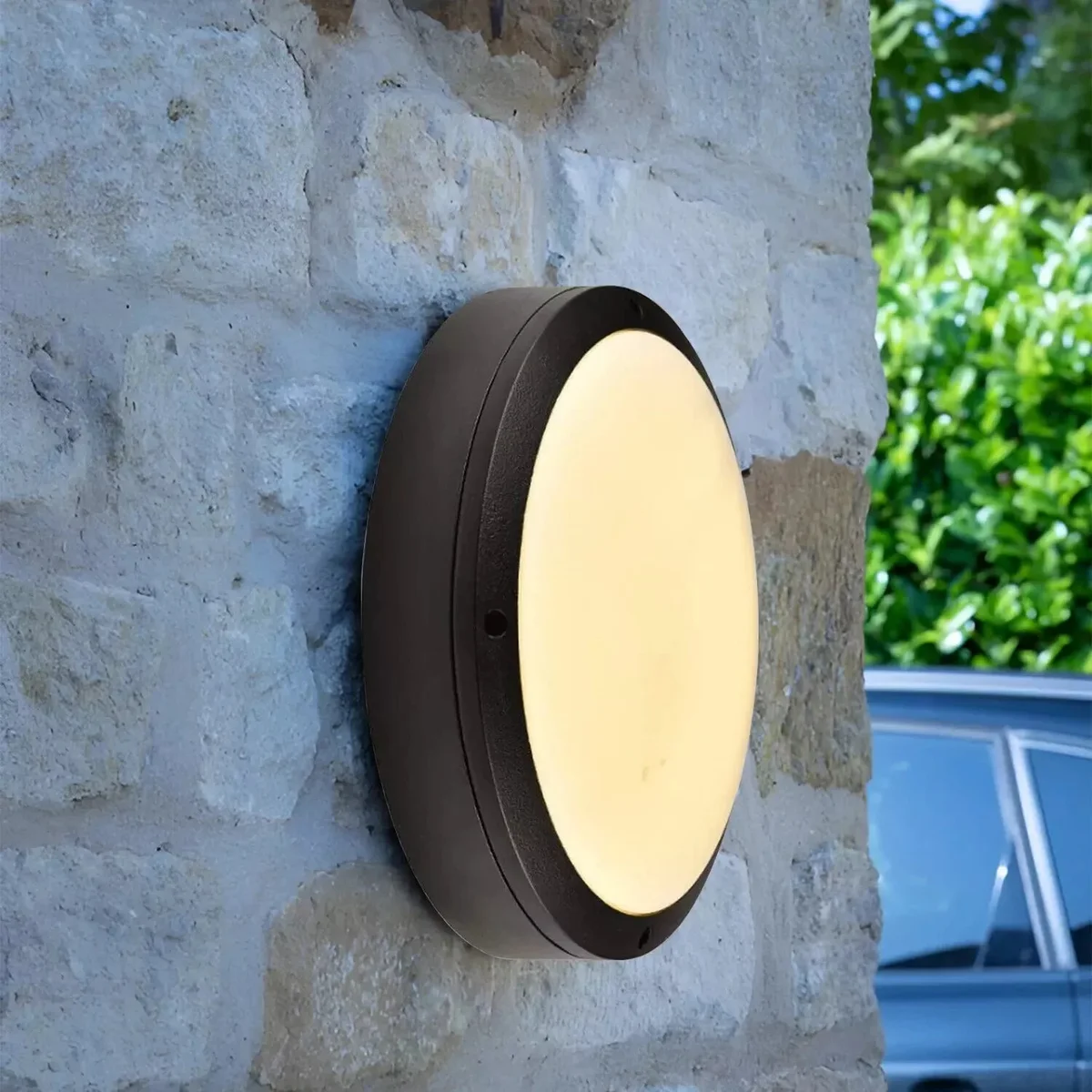 Round aluminium LED ceiling light with white acrylic diffuser, flush mount design, suitable for indoor and outdoor use