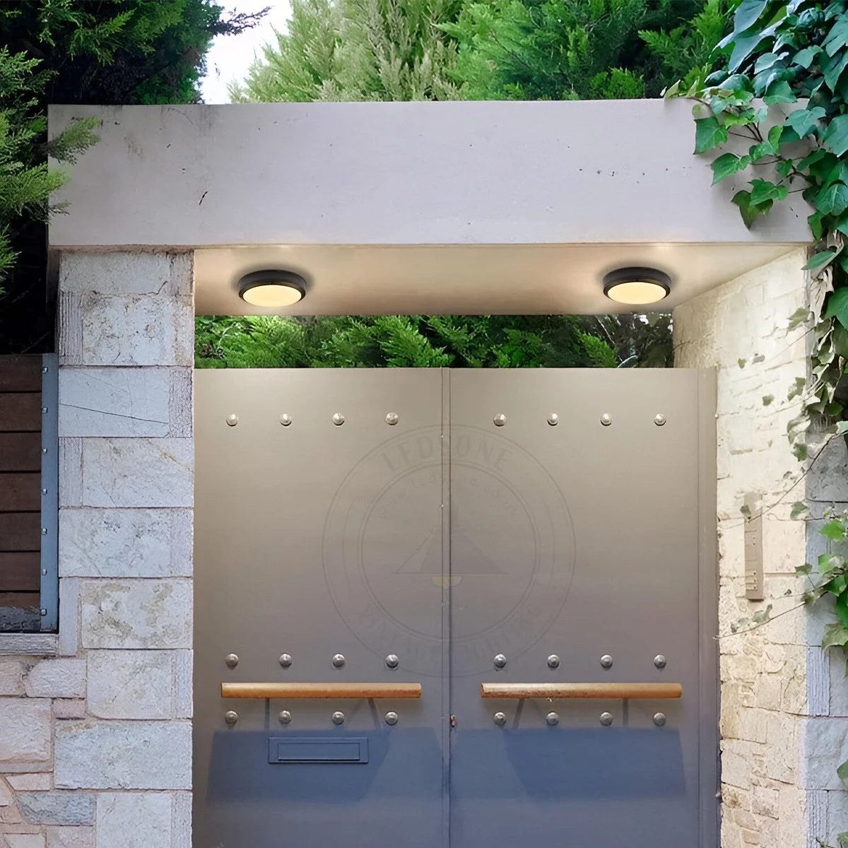 Round white 12W LED flush ceiling light with acrylic diffuser and aluminium frame, suitable for indoor and outdoor use
