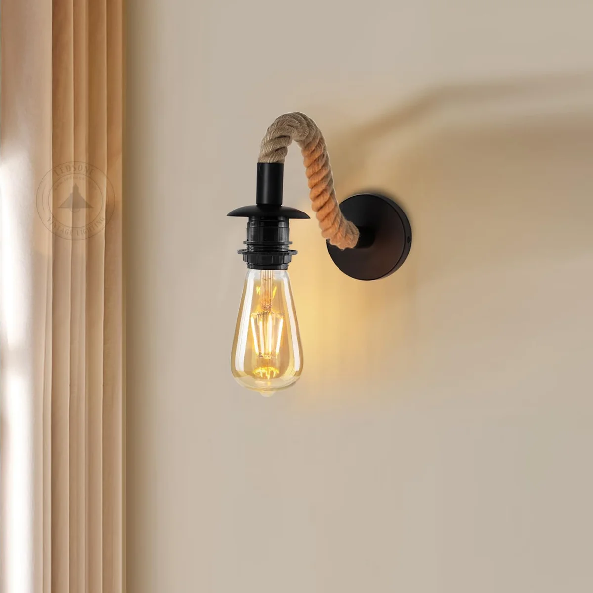 Vintage hemp rope wall light with black metal socket, designed for indoor use, featuring a single E27 bulb holder.