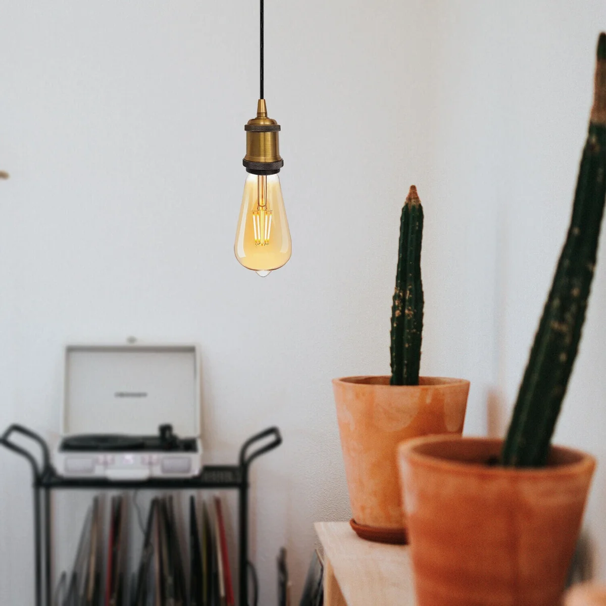 Vintage style yellow brass E27 pendant light holder with ceiling rose and 95cm wire for home or commercial use