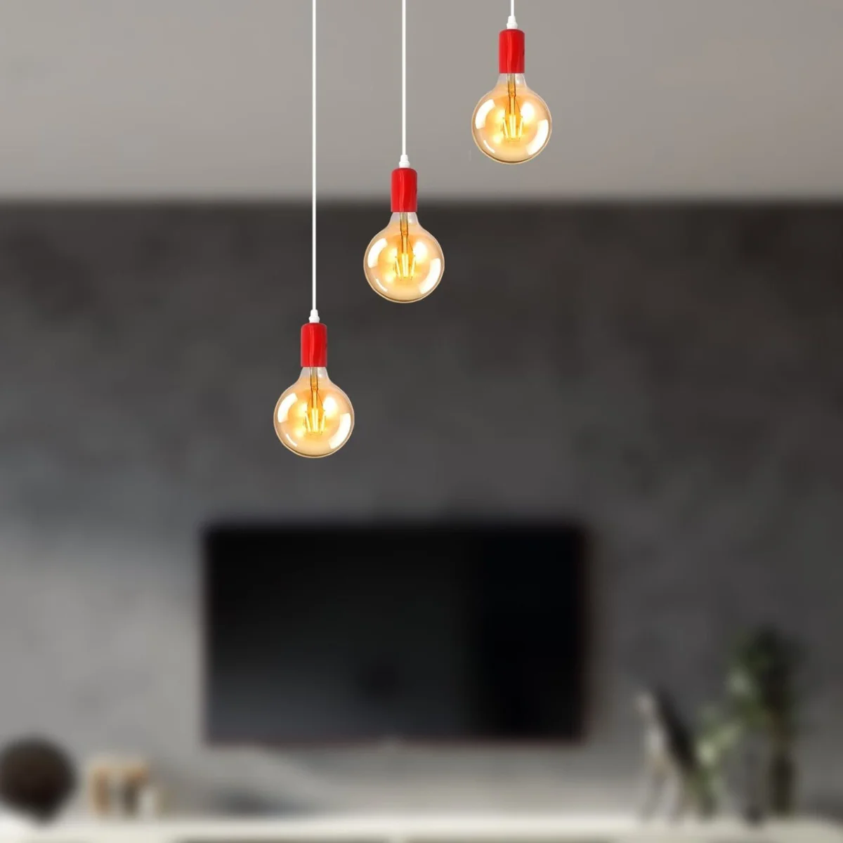 Vintage style amber glass pendant with globe bulb, metal holder, and 95 cm black cable hanging from ceiling mount