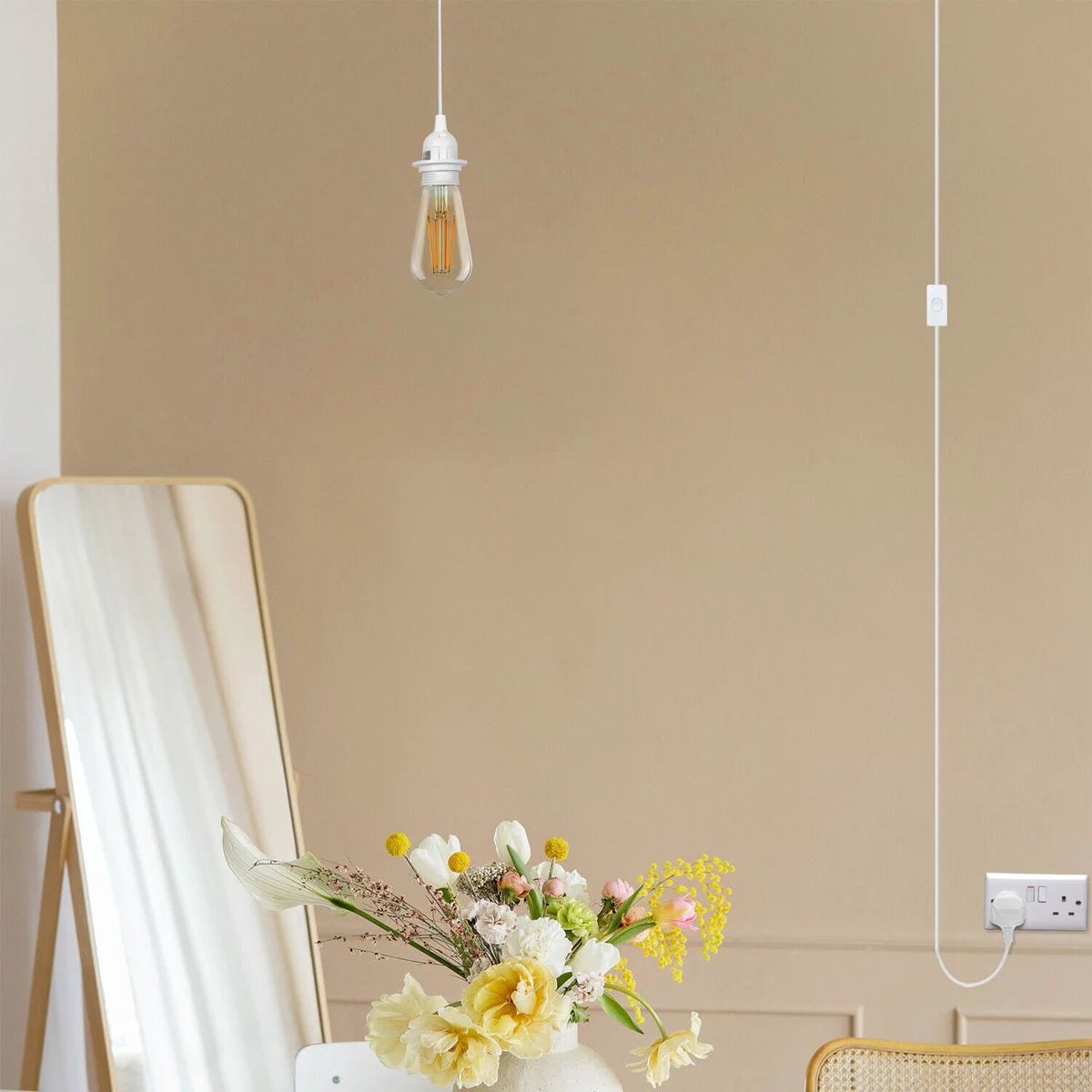 Modern 2m pendant light with switch, metal holder, PVC cable, and plug-in design for easy indoor use
