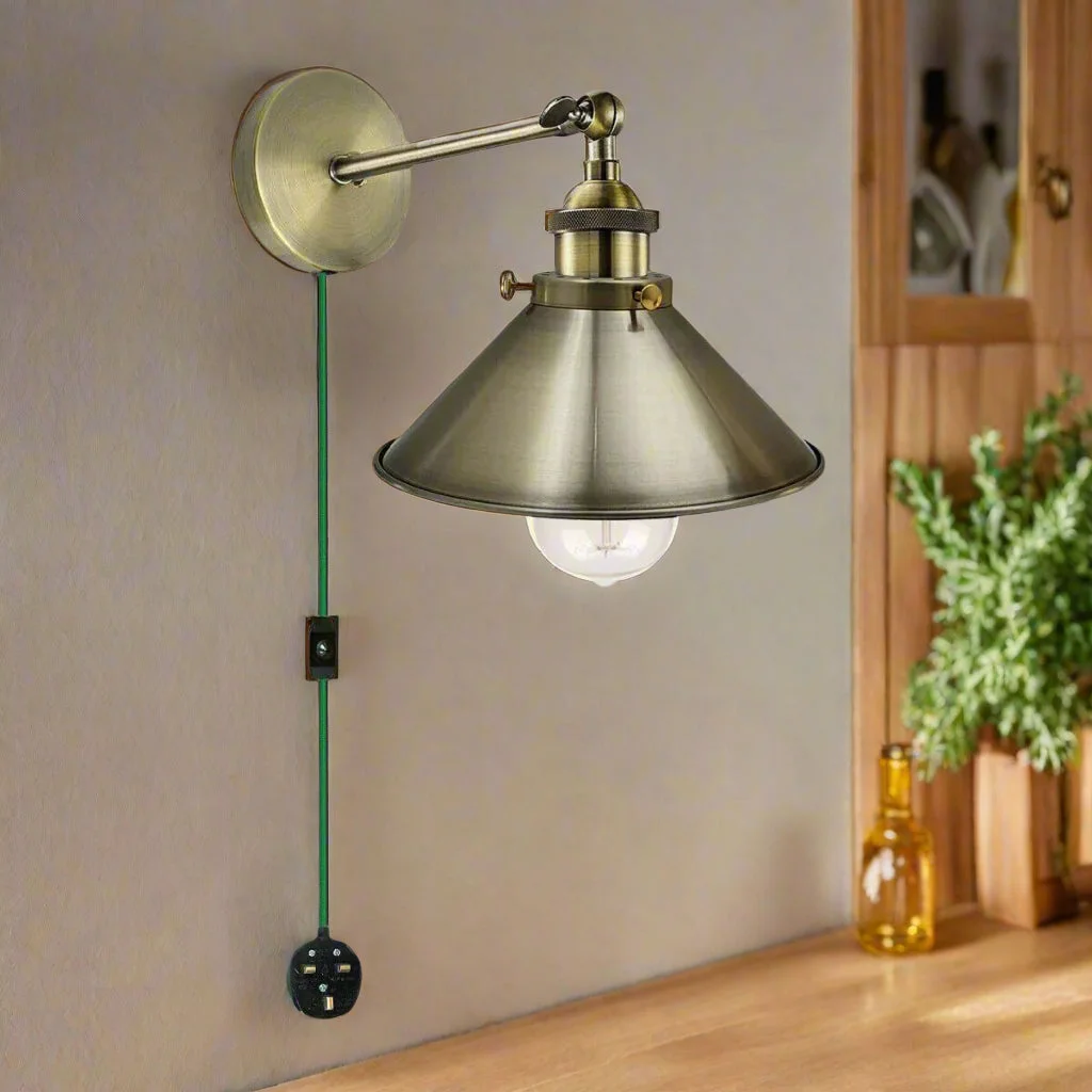Vintage industrial wall light with metal shade, E27 plug-in sconce in rustic iron finish for indoor use