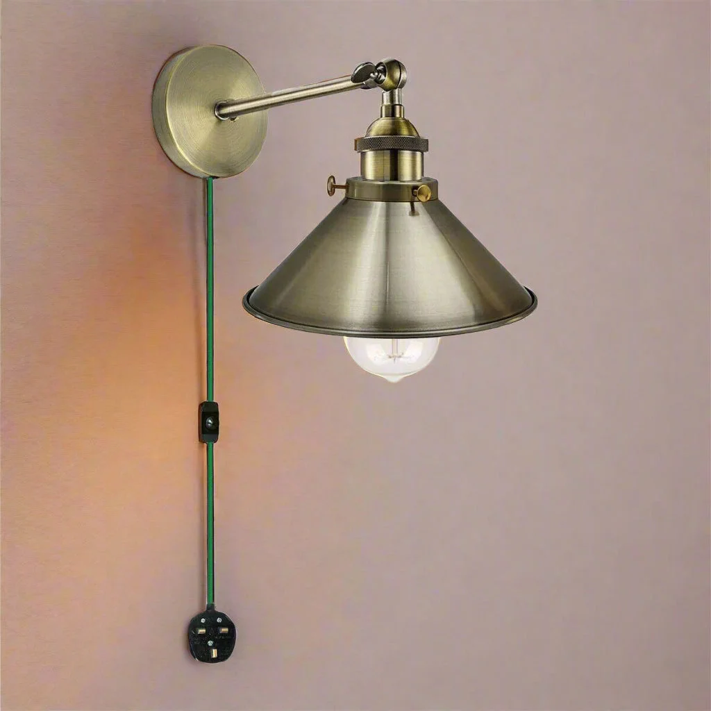 Vintage wall sconce with industrial iron shade, E27 plug-in design, rustic metal finish, 22cm diameter, 10cm height