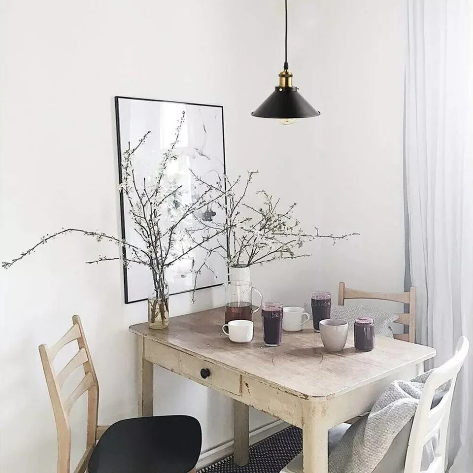 Modern pendant ceiling light with adjustable black metal finish and single E27 bulb holder, ceiling mounted design