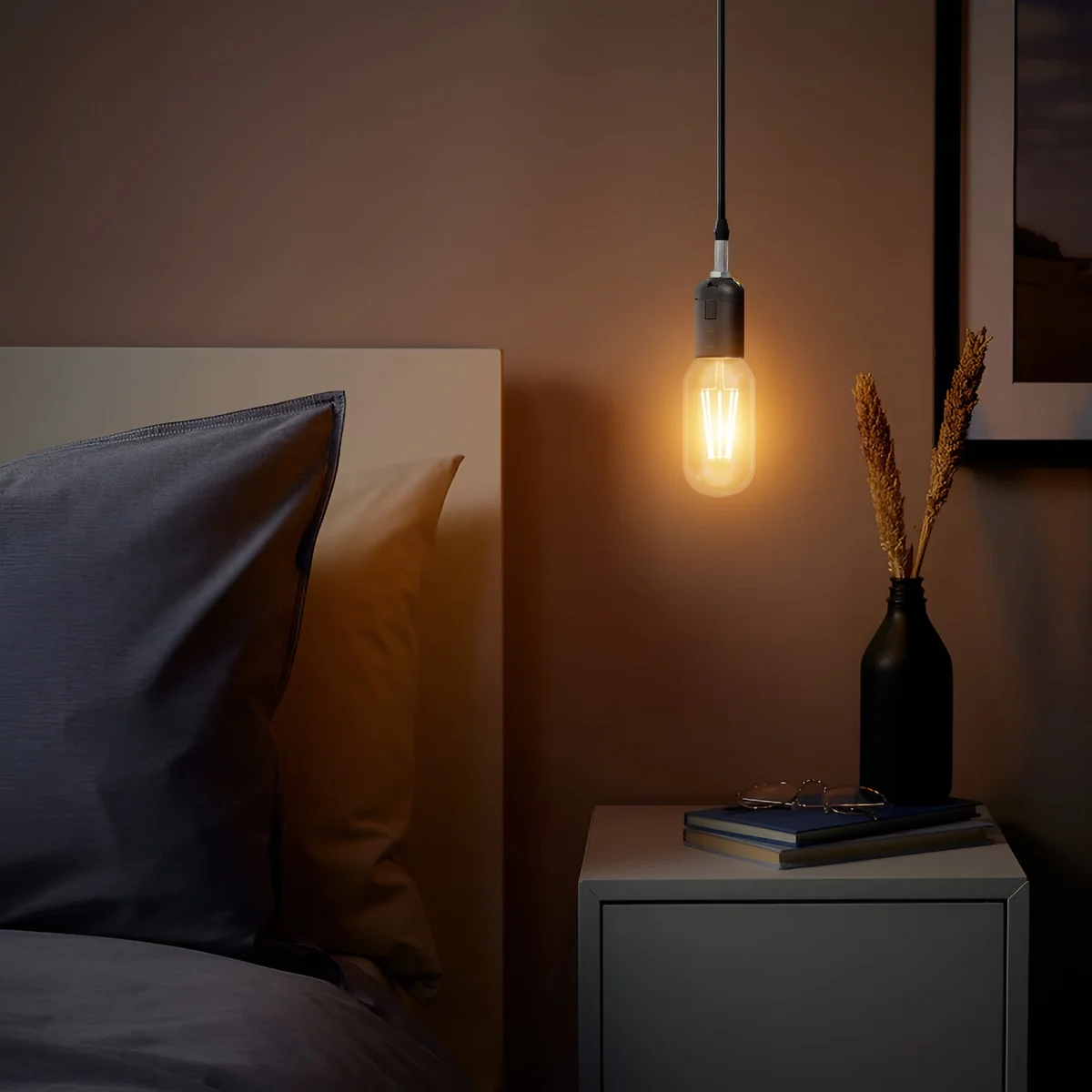 Black rubber cable ceiling rose with 1m adjustable fabric cable and metal E27 lamp holder for easy installation