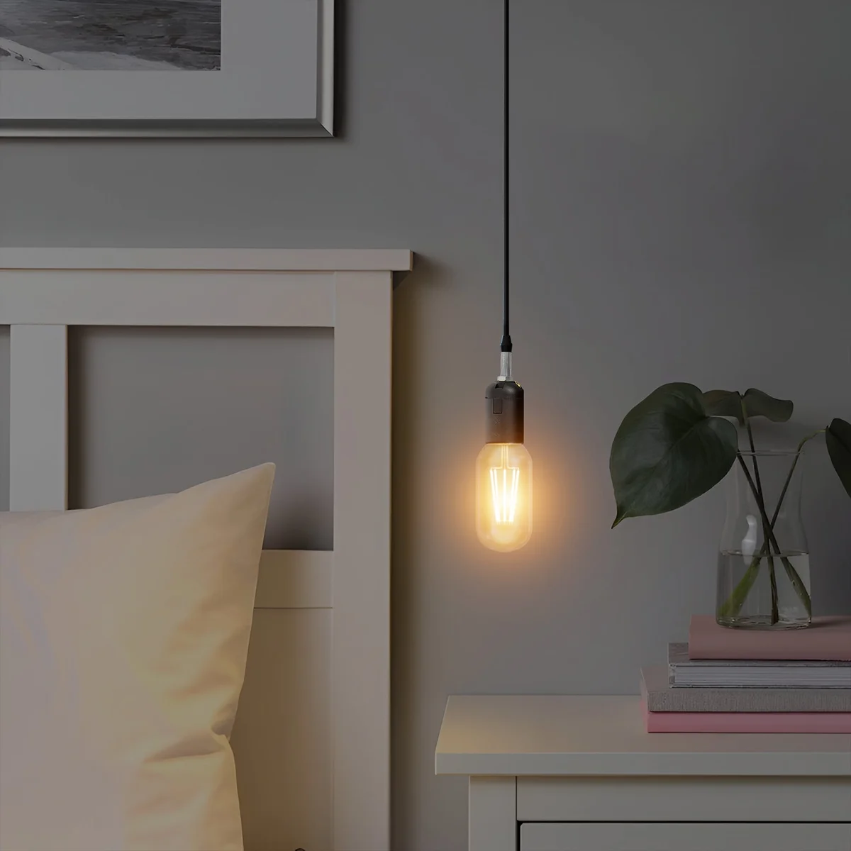 Black metal easy installation ceiling rose with 1m rubber cable and screws, 100mm diameter, E27 bulb holder visible