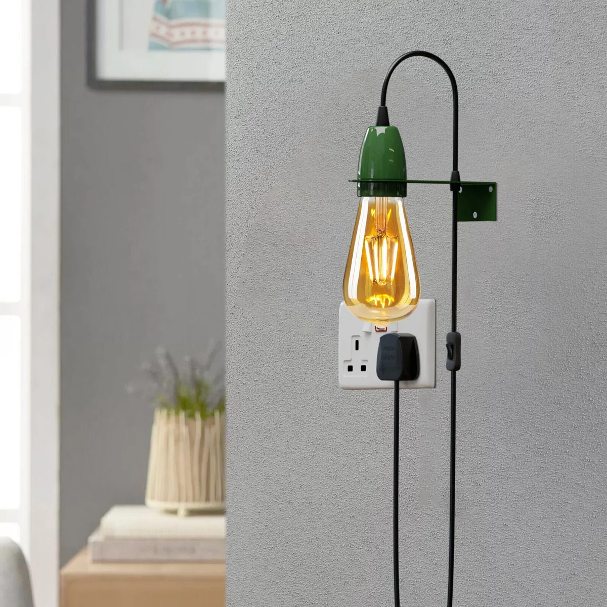 Modern plugin wall light with metal mounting plate, 1.95m cable, and integrated on/off switch for easy control