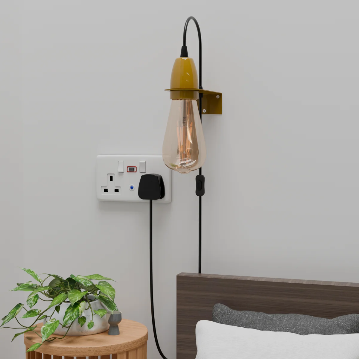 Modern minimalist plugin wall light with metal mounting plate, 1.95m cable, and integrated on/off switch on cable