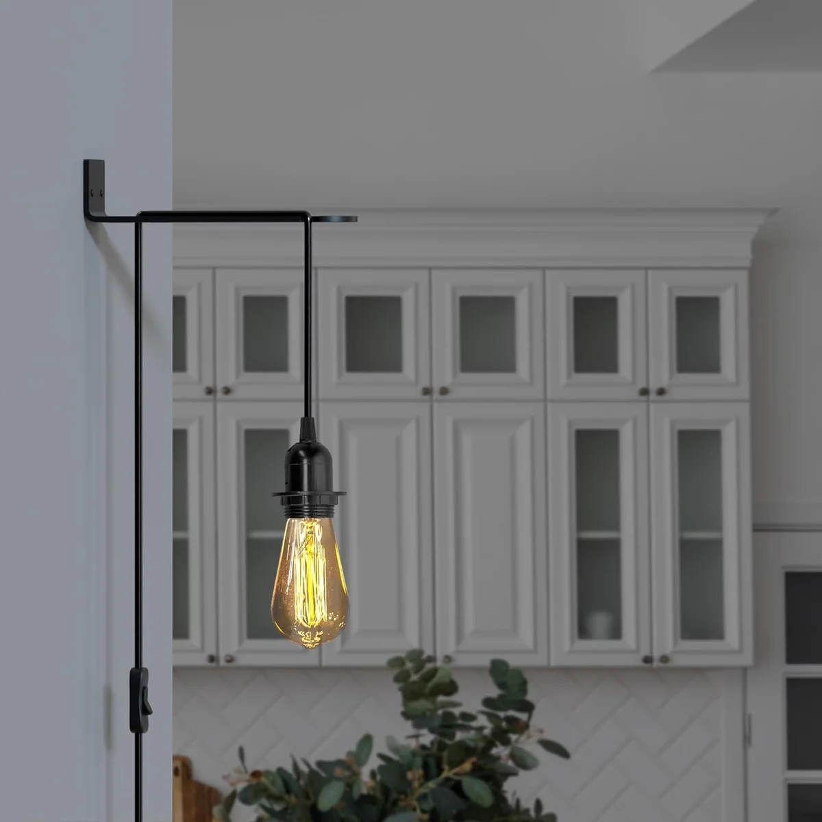 Modern E27 hanging wall light with metal holder, PVC cable, wall mounting plate and on‑off switch.