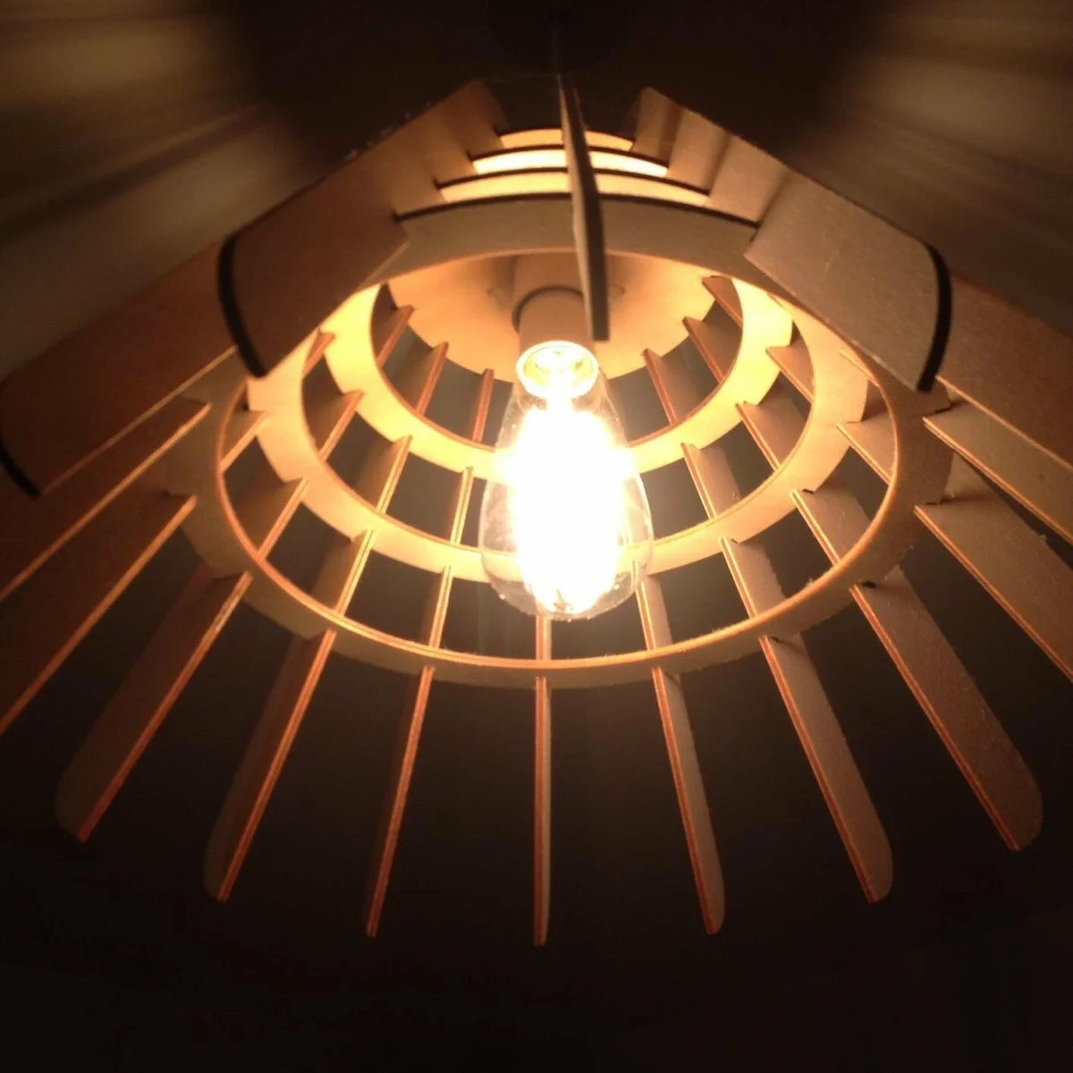 Vintage LED bayonet bulb ST64 with warm white light, B22 socket, glass squirrel cage design, dimmable and energy-saving