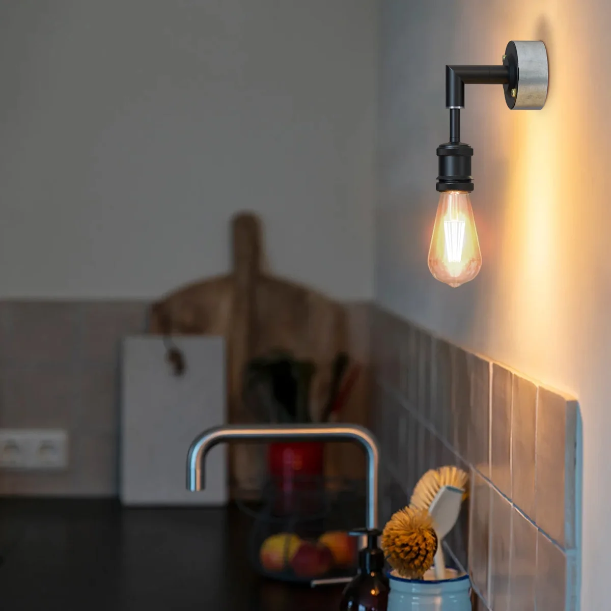 Black sharp elbow conduit pipe wall light with E27 lamp holder, showcasing industrial pipe lighting design on white background