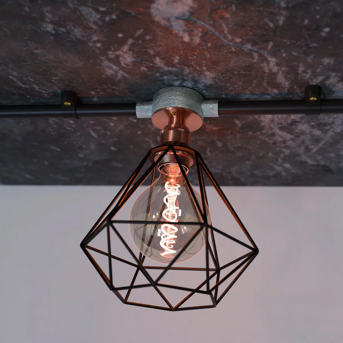 E27 bulb holder with metal batten fitting and ceramic internal thread, includes ceiling plate for conduit pipe installation