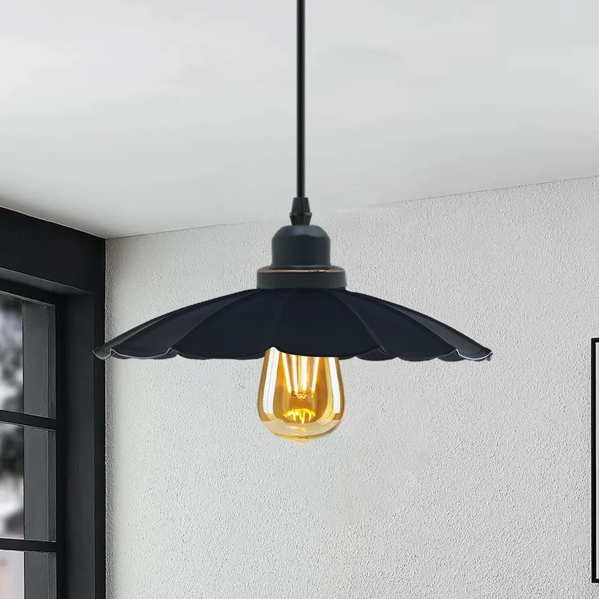 Industrial pendant lighting with black metal shade, E27 bulb holder, and 95cm PVC cable hanging from ceiling canopy