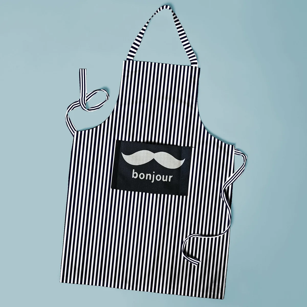 Unisex kitchen apron in durable cotton with adjustable neck strap and spacious front pocket for utensils and phone storage
