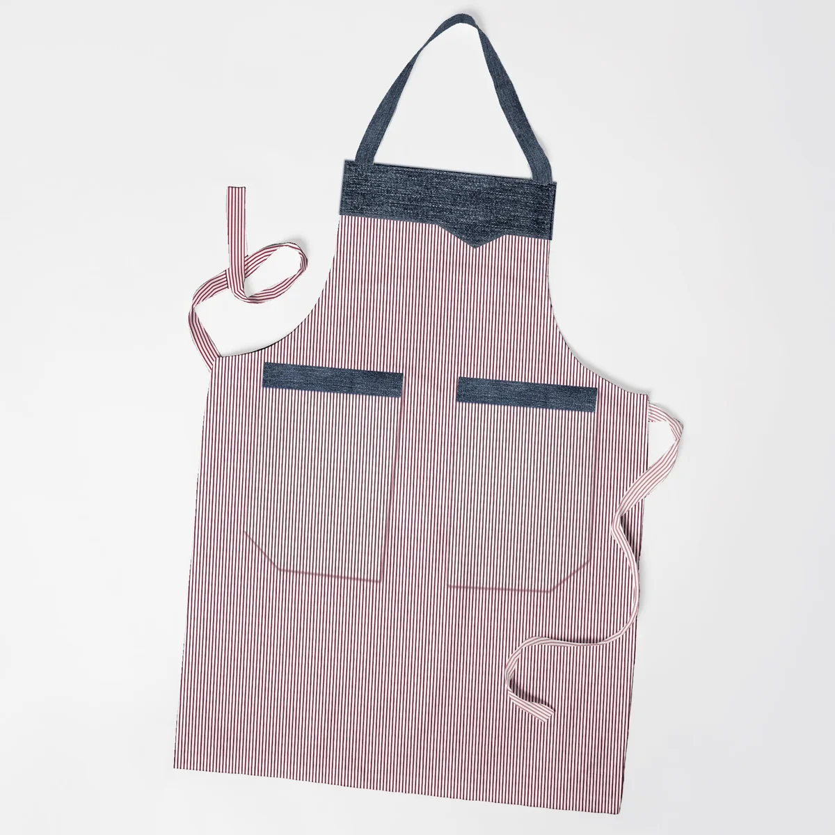 Cotton double pocket apron for women with adjustable necktie and long waist straps in neutral colour