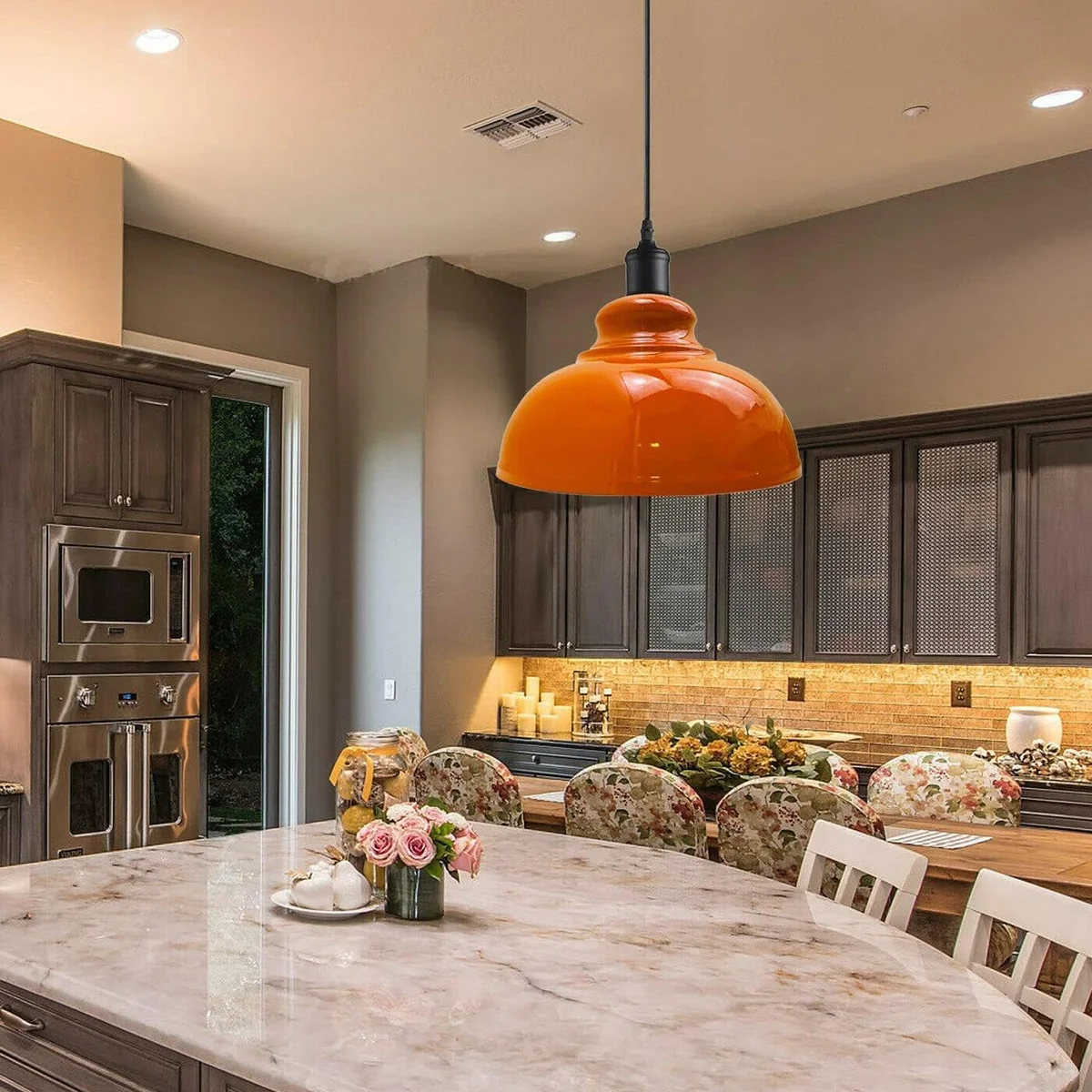 Modern dome-shaped white pendant light E27 with adjustable metal and PVC cord, suitable for angled ceilings
