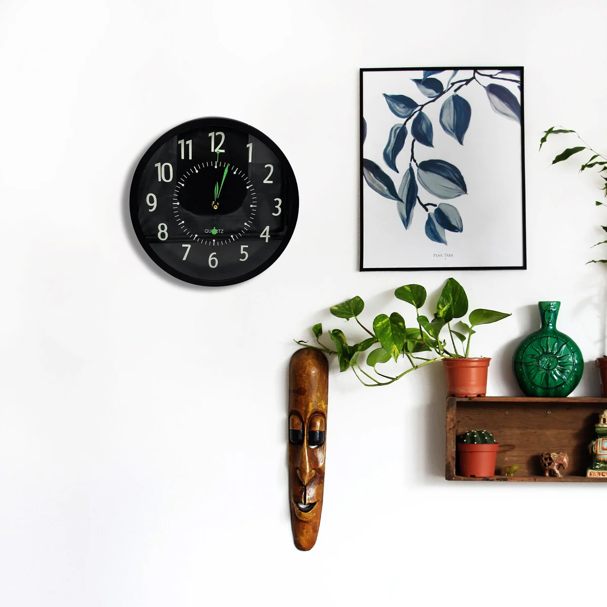 Black round silent wall clock with white numbers and hands on black background, tempered glass face, plastic frame