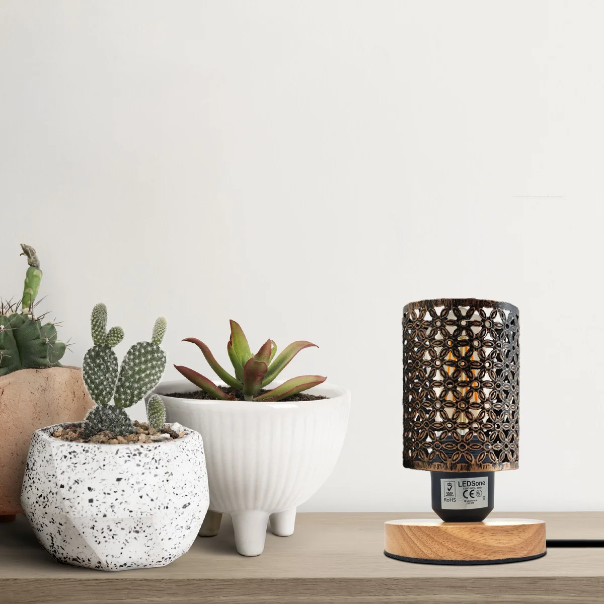Retro table lamp with metal wire cage shade and natural wood base, featuring an inline on/off switch and E27 socket.