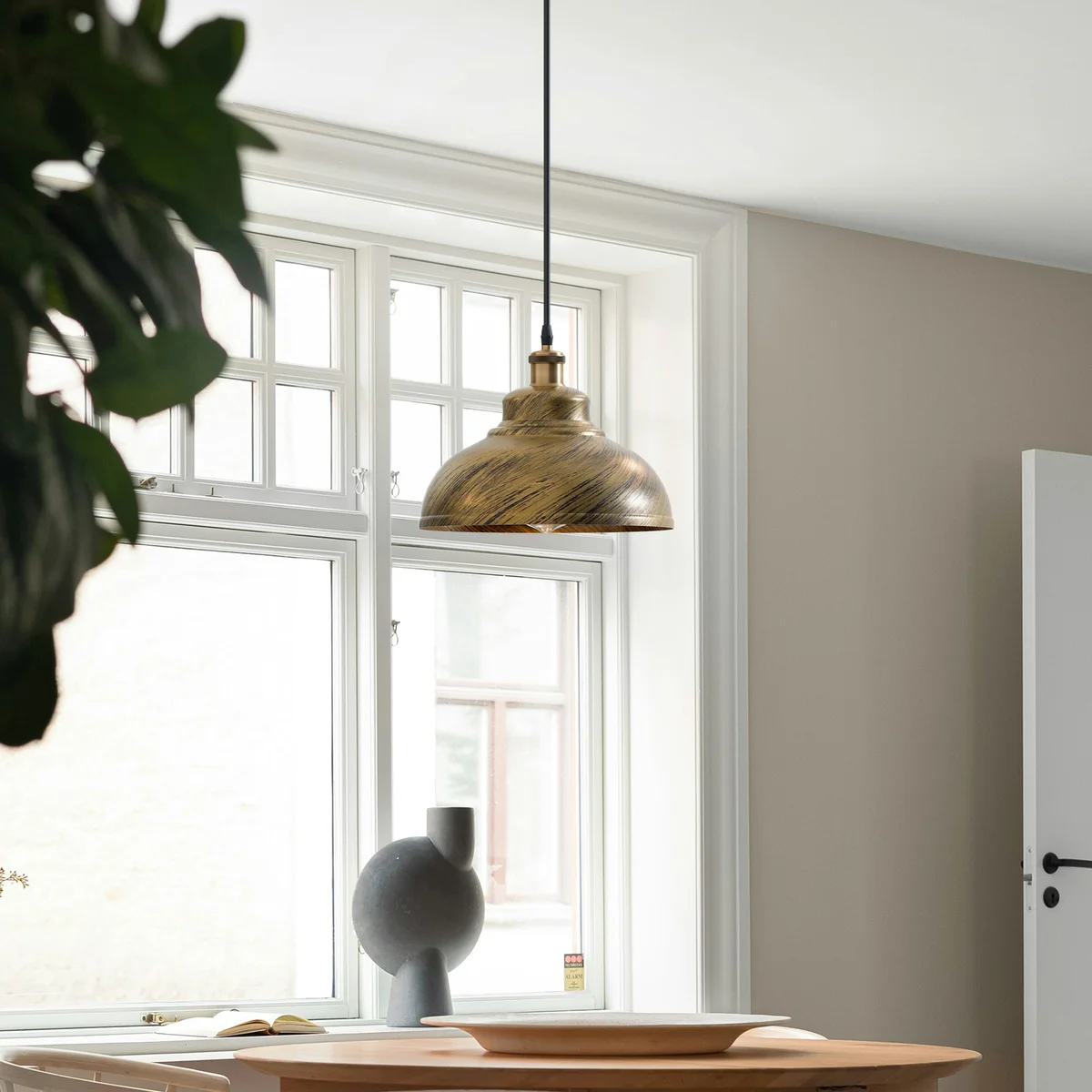 Modern industrial pendant light with metal dome shade, E27 base, and 95cm PVC cable for versatile room decor