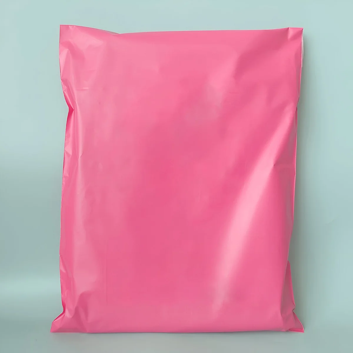 Stack of 17x30 cm waterproof postage bags made from strong, tear-resistant polyethylene with self-adhesive seal