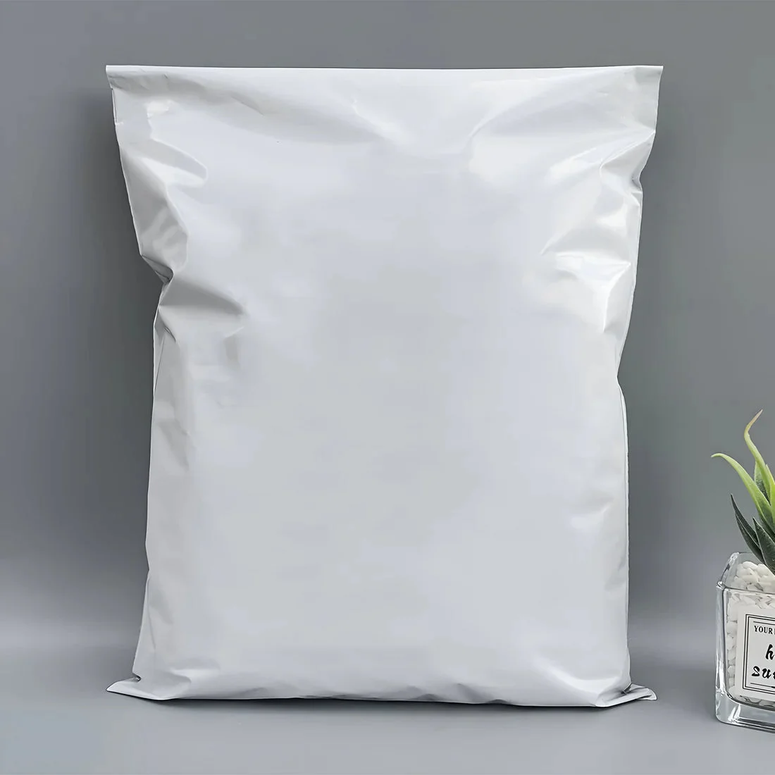 Large polyethylene mailing bags 40x55cm with self-adhesive seal, waterproof and opaque for secure shipping
