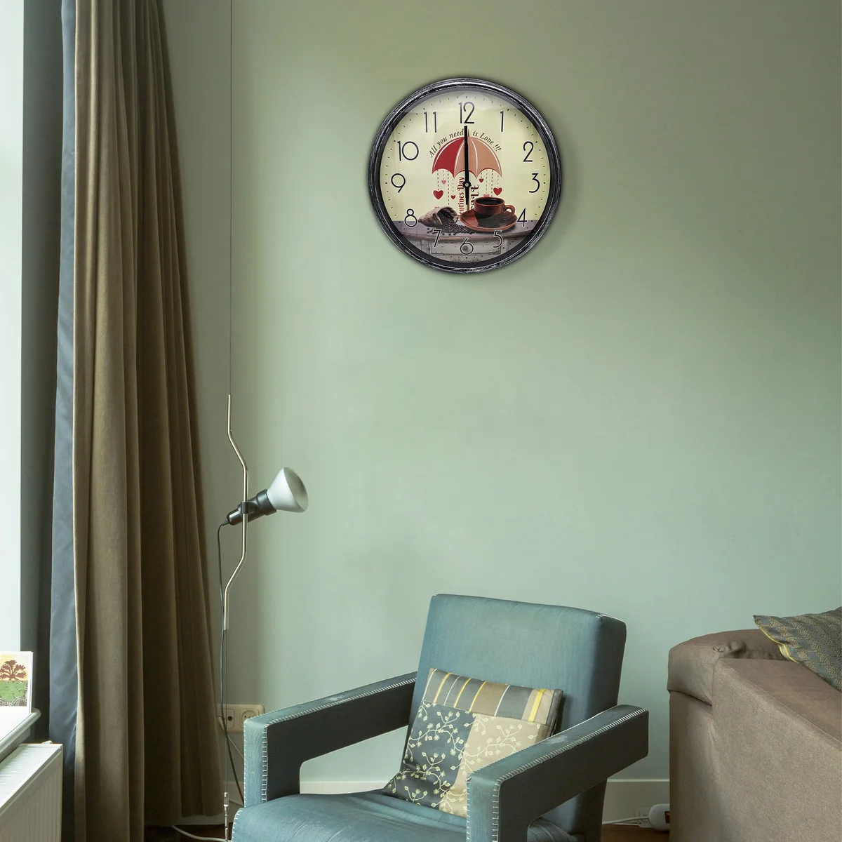 Shabby chic patchwork analog wall clock with wooden frame and metal hands, 33 cm round vintage design for indoor use