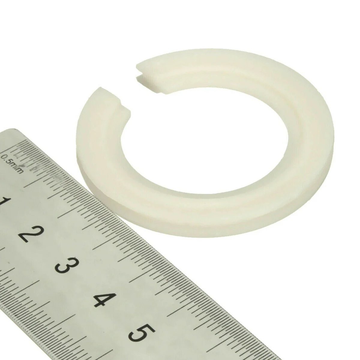 White plastic lamp shade adapter ring reducer plate with 46mm outer and 29mm inner diameter for lamp fittings