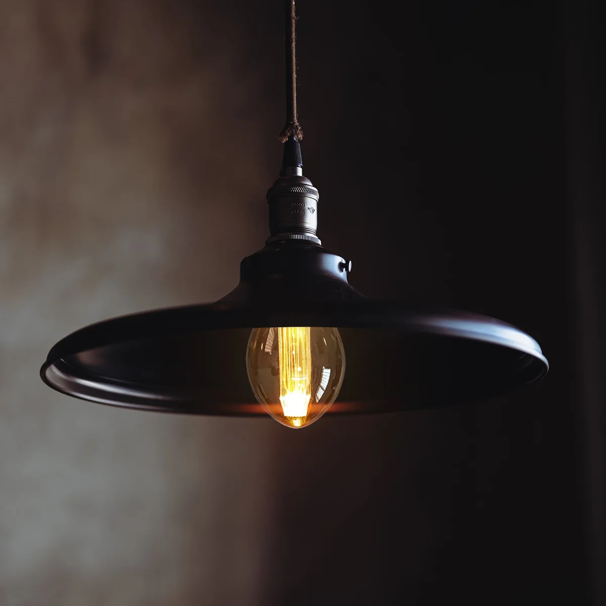 Vintage LED filament bulb with E27 base, 3W, warm white glow, antique glass finish, ellipsoidal shape, 16cm tall