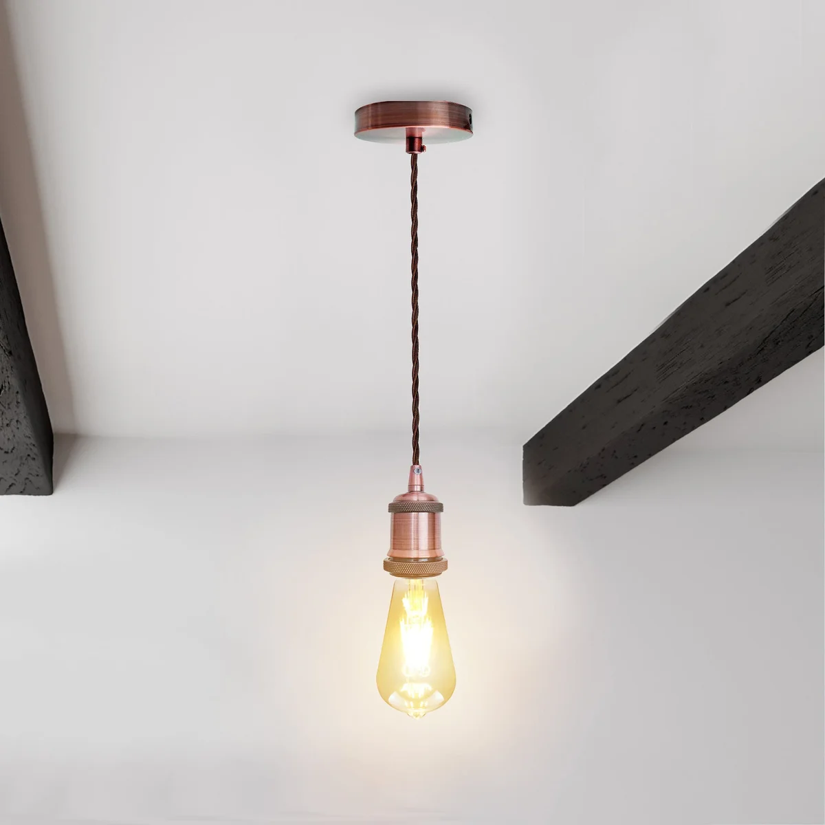 High-polished brass E27 bulb holder with 1m green twisted fabric cable light hanging vertically against white background