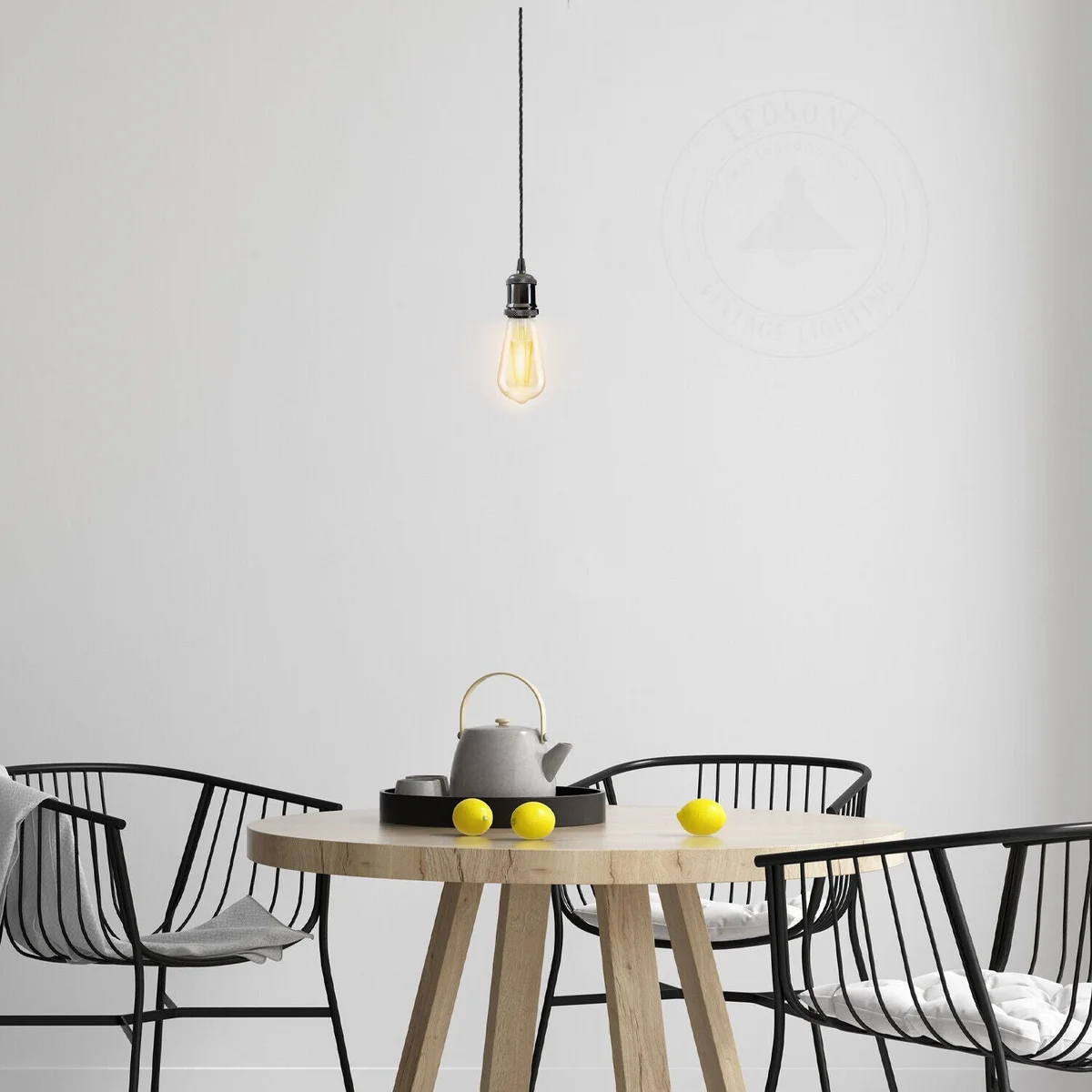 Adjustable pendant light with high-polished brass E27 holder and 1m green twisted fabric cable hanging vertically