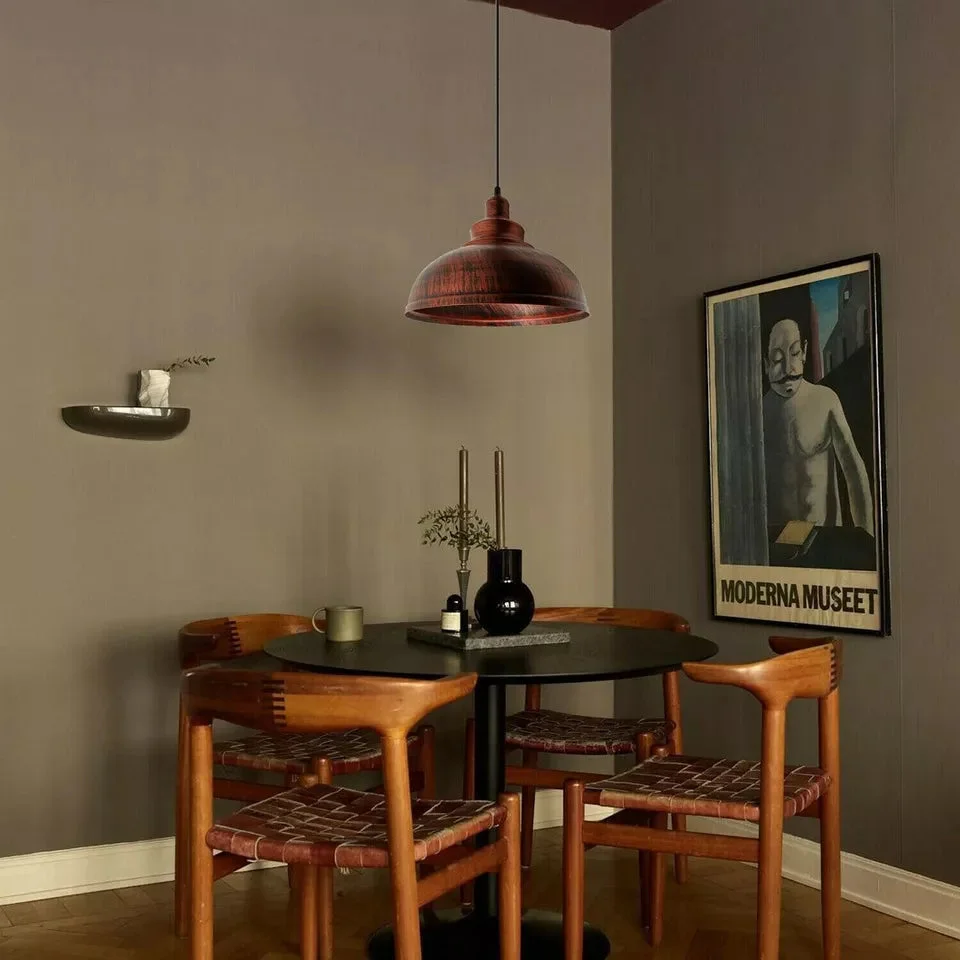 Vintage-style metal pendant lamp shade with curvy design, compatible with E27 bulb ceiling light fittings, 29cm diameter