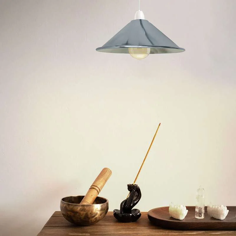 Glossy metal cone-shaped industrial pendant light shade in vintage style, suitable for E27 bulbs, indoor use