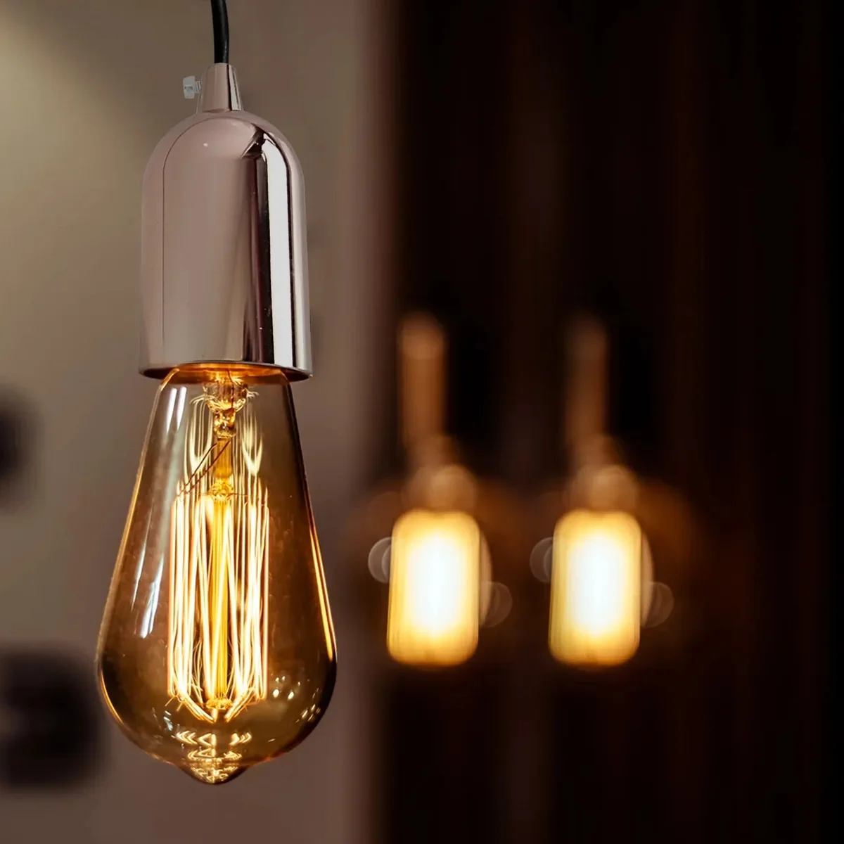 Smooth rose gold metal lamp holder with E27 socket, vintage style, smooth finish, 8.4cm height, 4cm diameter