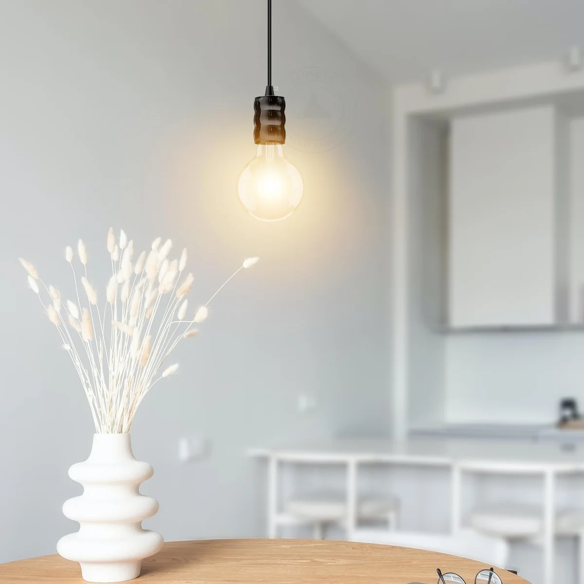 Matt black vintage barrel metal lamp holder with E27 screw base and industrial design for indoor use.