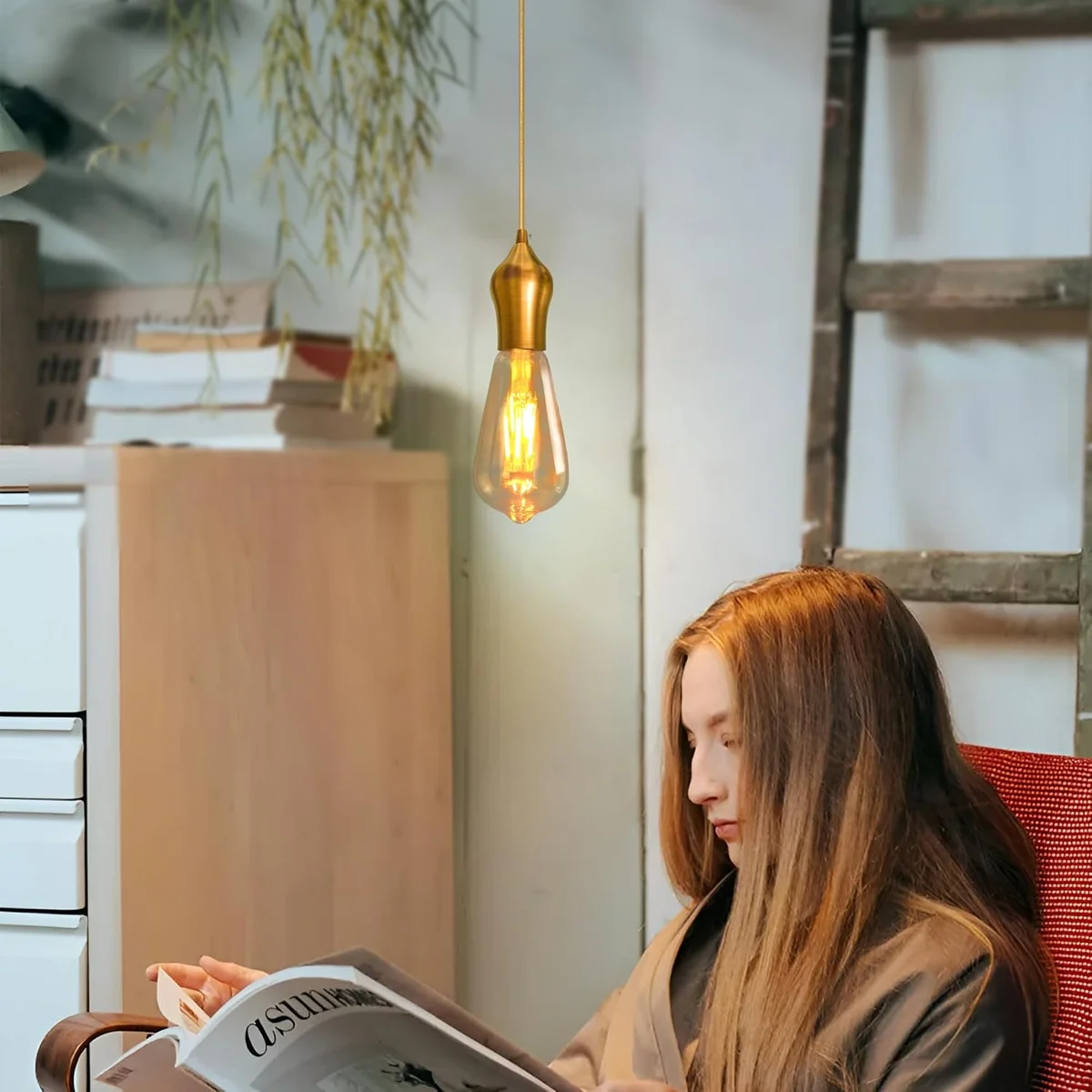 Yellow brass lamp socket, E27 screw base, metal body, vintage style