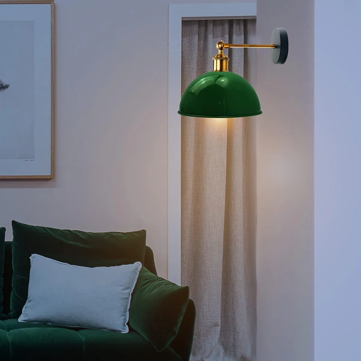 Green wall sconce: metal cage with dome-shaped green shade, 21 cm diameter, modern retro design.