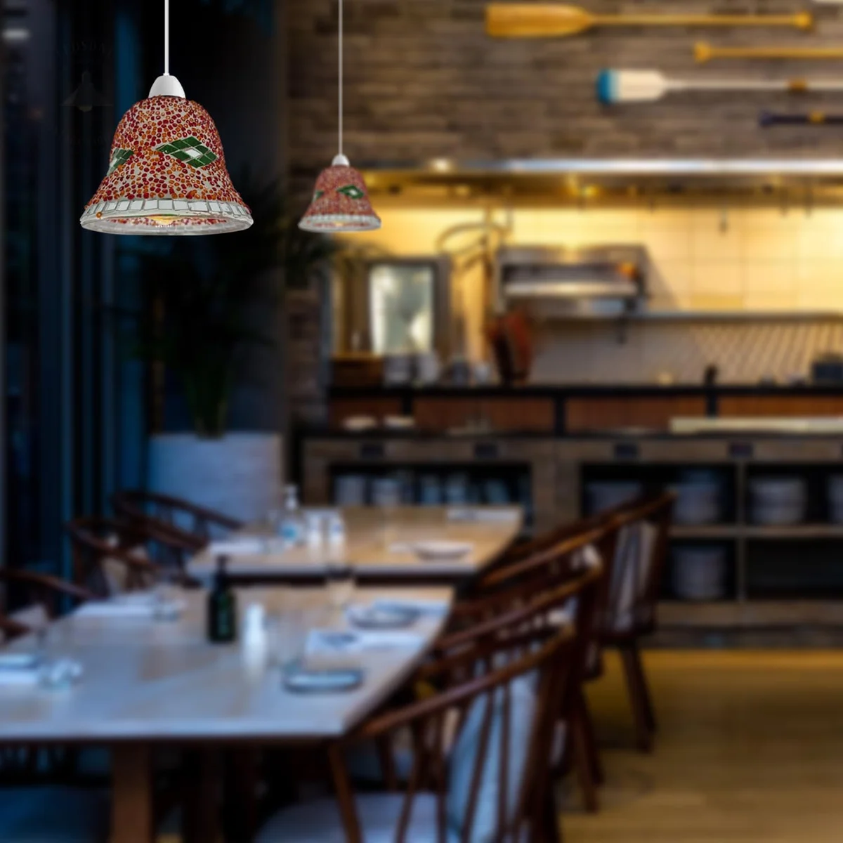 Red mosaic pendant lamp featuring hand‑cut glass pieces in geometric patterns, globe shape, 13.5 cm diameter, suited for E27 holders.