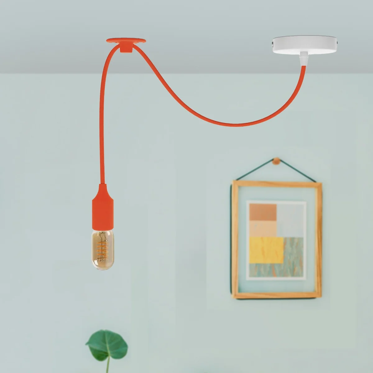 Adjustable pendant light with metal holder and fabric cable, single spider design, 1‑2m cable length.