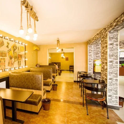 Heavenly hemp rope pendant light with round hemp canopy, twisted hemp cable, uncovered E27 socket, hanging from ceiling.