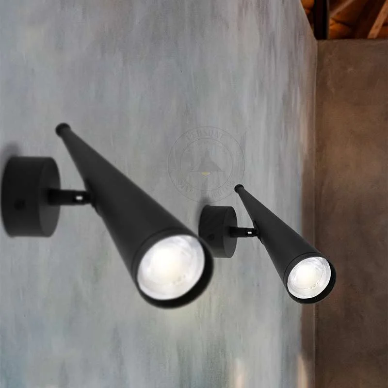 Black adjustable wall light: matte black metal cone sconce with adjustable spotlight, 30 cm tall.