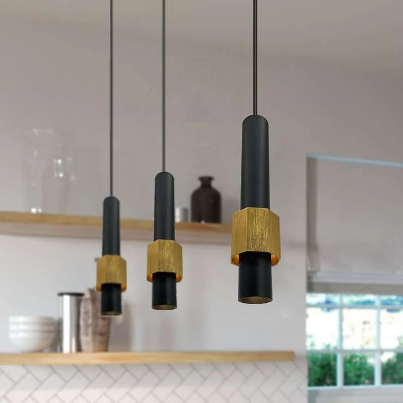 Adjustable hanging pendant, black and gold aluminium cylindrical shell with LED tube, 95cm cable, contemporary style.