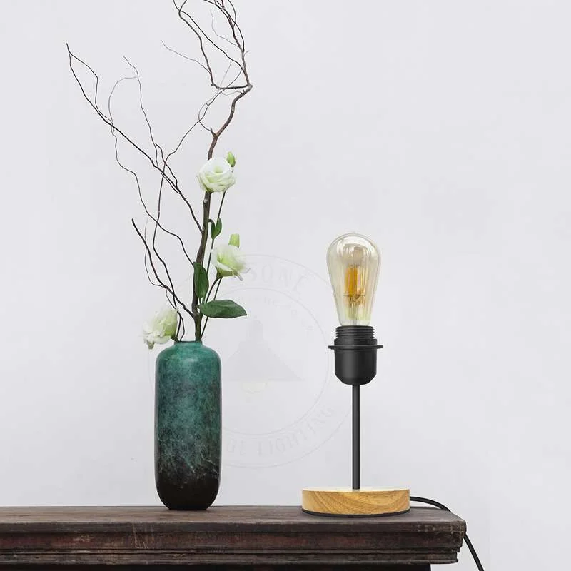Industrial table lamp with black metal holder and natural wood stand, E27 socket, and on/off switch.