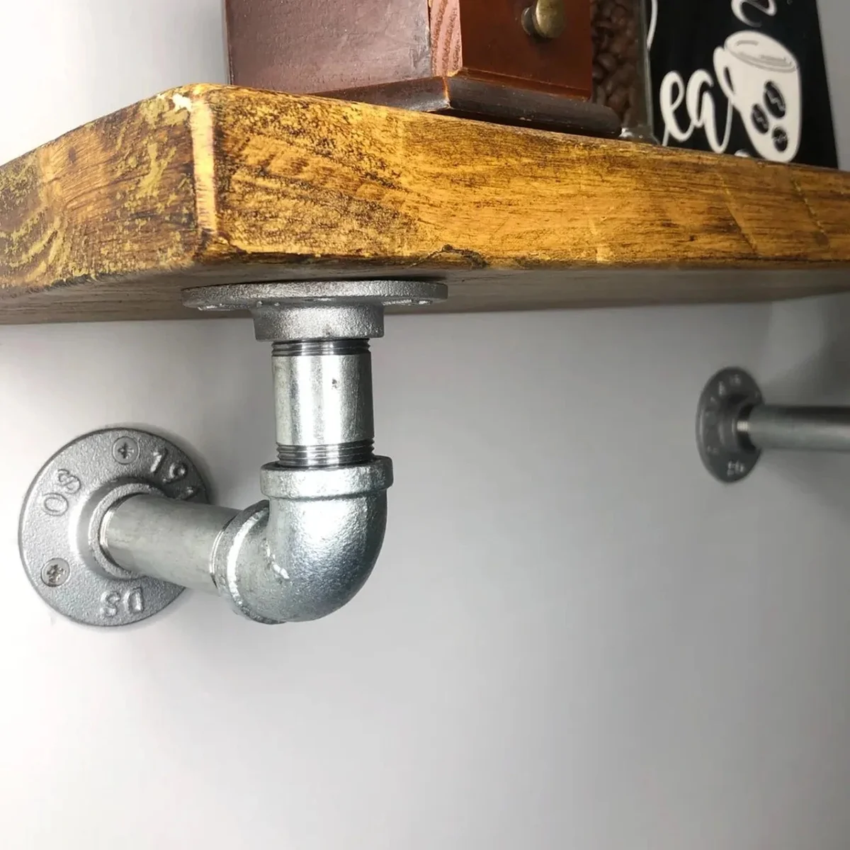 Galvanized cast iron floor flange fittings, axial type, ideal indoor outdoor pipe fittings for DIY lighting fixtures