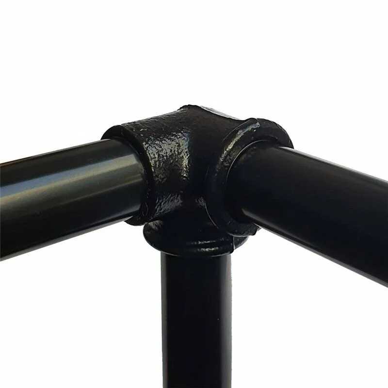 Black painted ¾‑inch BSP malleable iron pipe fittings, close‑up of screw‑connected pipes, showcasing industrial style.