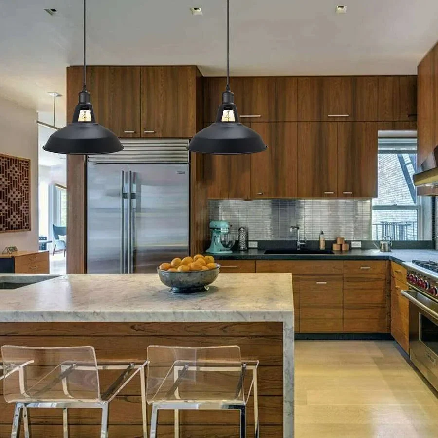 E27 pendant light with metal shade, PVC cable, hanging from ceiling, industrial vintage design.