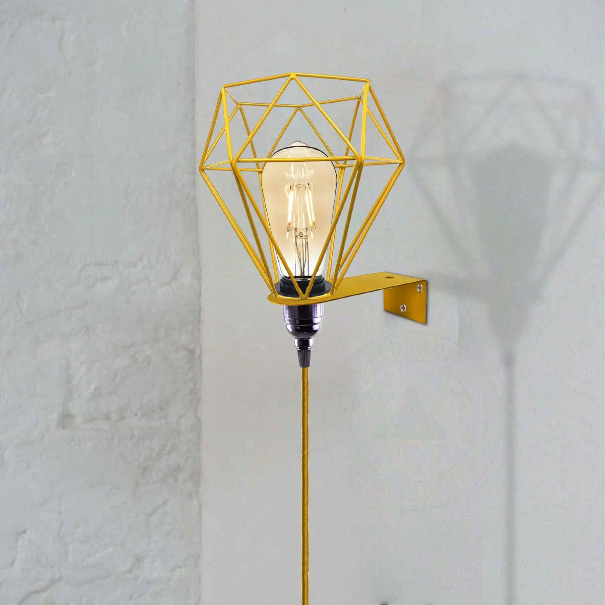 Vintage wall light with diamond metal cage, plug‑in fixture, 4m cable and E27 holder.