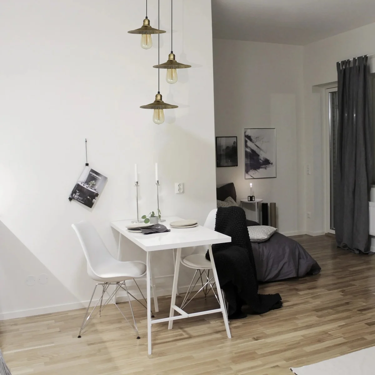E27 bulb pendant with brushed brass metal frame, flat vintage‑shaded lights, 3 hanging fixtures and adjustable cables