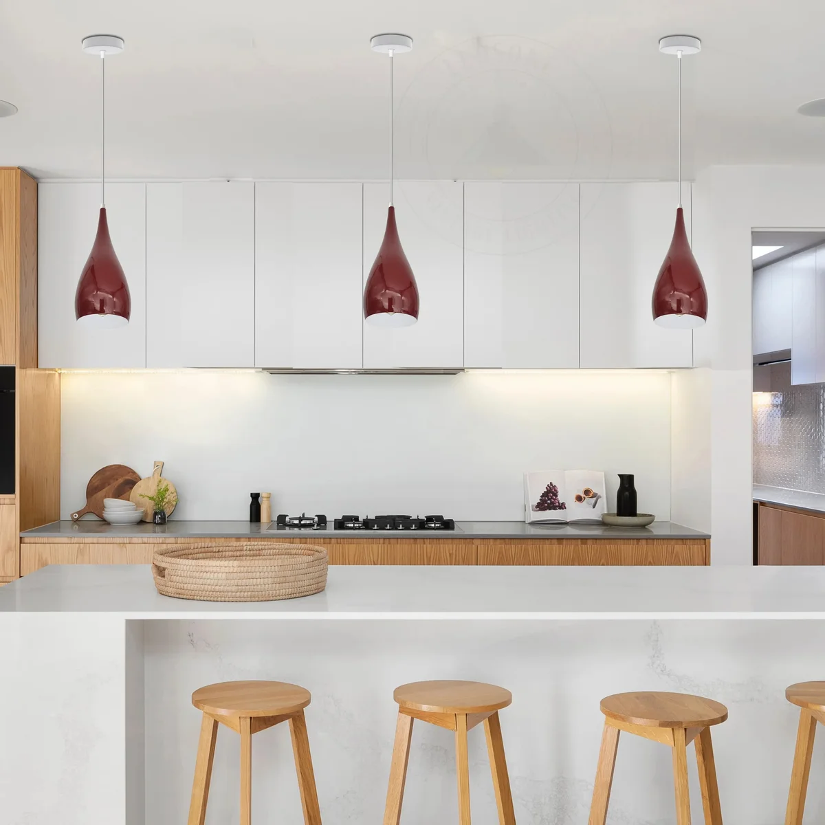 Modern metal teardrop pendant light with E27 base, 95cm cable, hanging from ceiling in contemporary style.